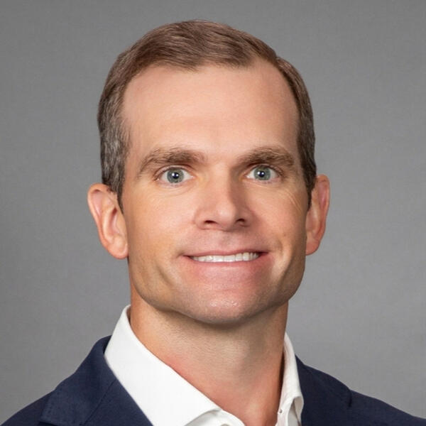 Portrait of Dr. Ben Archer, an oral and maxillofacial surgeon.